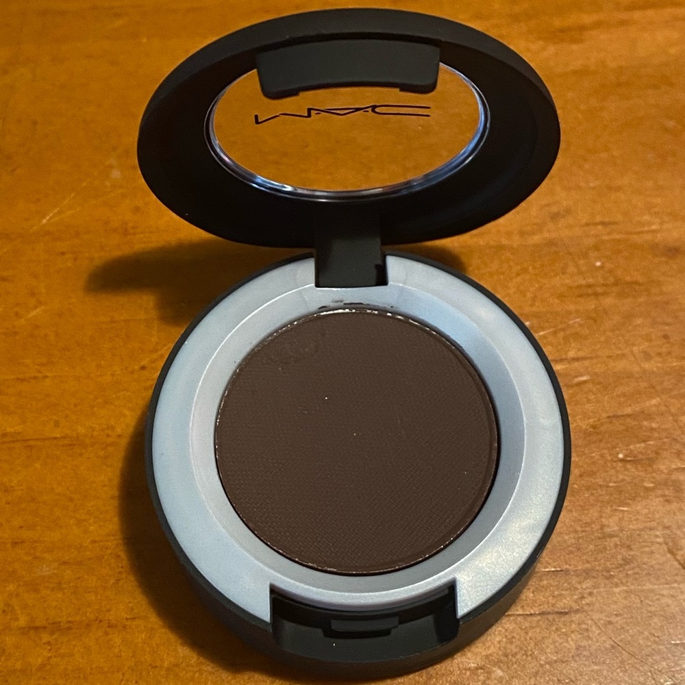 MAC Powder Kiss Soft Matte Eyeshadow Give a Glam - Picture 7 of 16